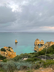 ラゴスの美しい海沿いの断崖【イメージ】